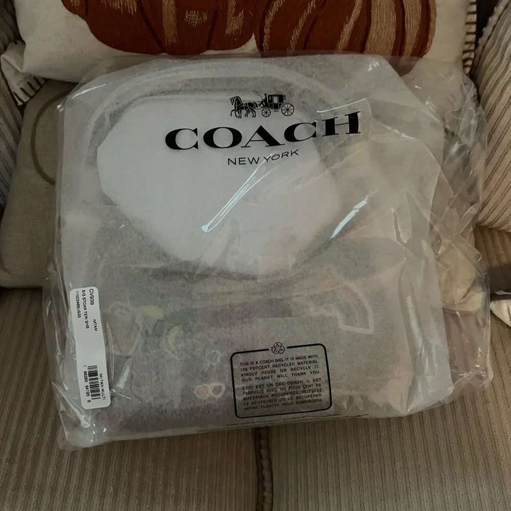Coach Teri Shoulder Bag In Signature Canvas With Sticker Print nwt in packaging - Picture 3 of 4